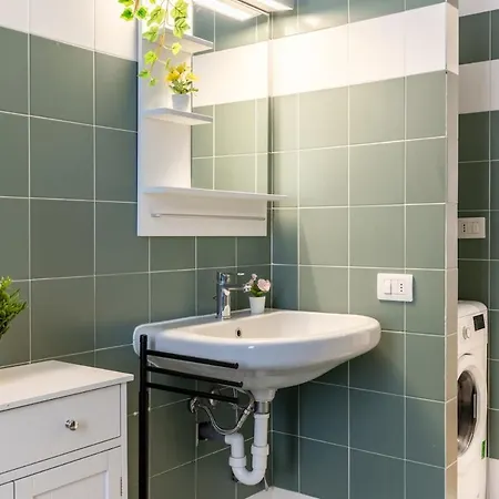 Duomo 15 Min Walk - Historic Center, 4 Bedrooms And 2 Terrace Daire *
