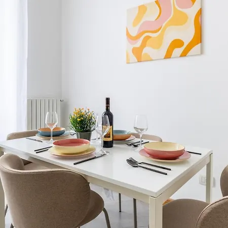 Daire Duomo 15 Min Walk - Historic Center, 4 Bedrooms And 2 Terrace *