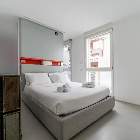 Luxury Penthouse, Exclusive Design & Private Garage Mailand