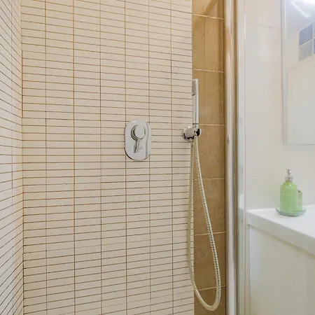 2 Bdr Flat - Direct Tram 15 Min Duomo Apartment *