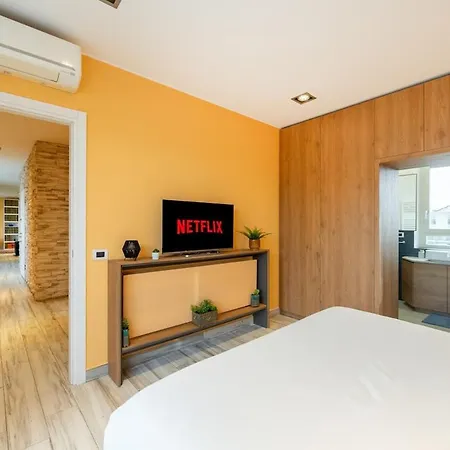 Skyline Penthouse - Terrazzo Panoramico & Metro 5min Apartman *