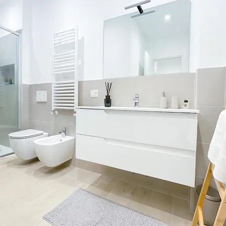 The Boutique Houses - San Siro With Private Parking - Bande Nere M1 Metro Direct To Duomo- Apartments Milan City Center Apartamento *