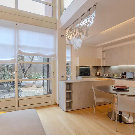 Isola Oasis - Loft With Garden & Free Private Garage