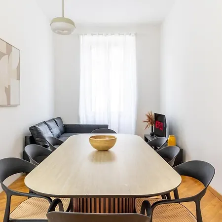 Daire Duomo 15 Min Walk - Historic Center, 4 Bedrooms And 2 Terrace *