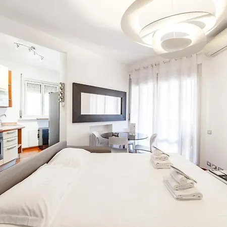 Porta Romana Living - Near Metro Station By Innstay Apartament