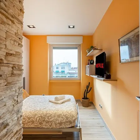 Skyline Penthouse - Terrazzo Panoramico & Metro 5min דירה