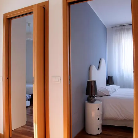 Elegante - 2 Camere, 2 Bagni, Garage E Balcone 公寓
