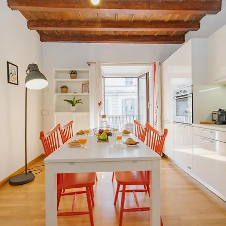2 Bdr Flat - Direct Tram 15 Min Duomo Apartment Milan
