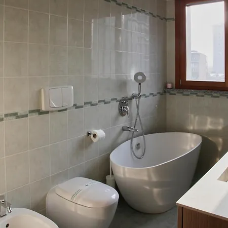 Apartment Elegante - 2 Camere, 2 Bagni, Garage E Balcone *