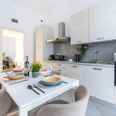 Duomo 15 Min Walk - Historic Center, 4 Bedrooms And 2 Terrace * Milano