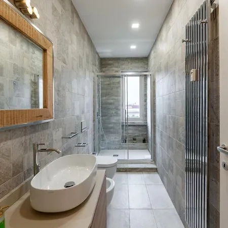 Skyline Penthouse - Terrazzo Panoramico & Metro 5min Apartman
