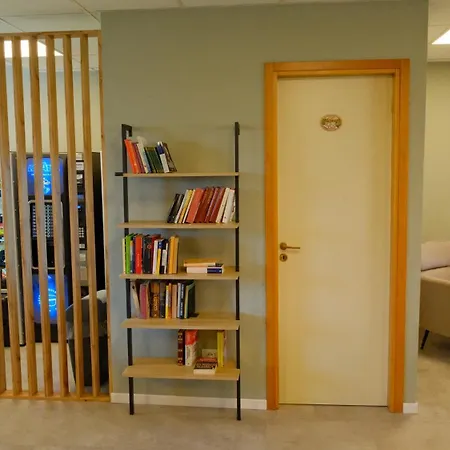 Apartment Retrowave 80's In *