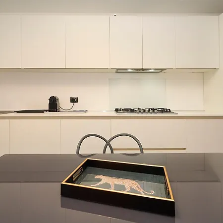 Absolute Luxury Home, 15 Minutes Walk San Siro Apartmán