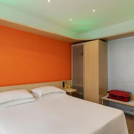 호텔 메디올라눔 4*