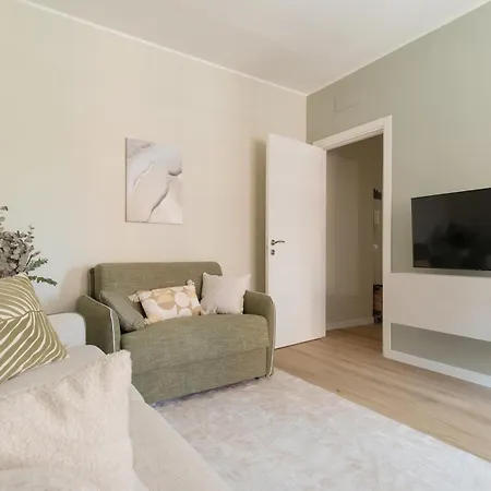 Guesthost - Darsena & Navigli Cosy Flat * Милан