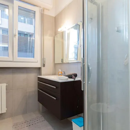 Apartment Gambara M1 - 15 Min To Duomo, Balcony, Ac&wifi Milan