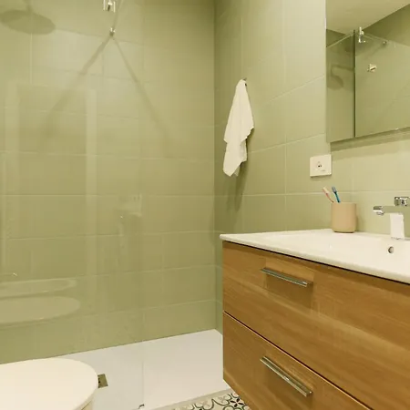 The Rent - Cozy One-bedroom In The Paolo Sarpi Area