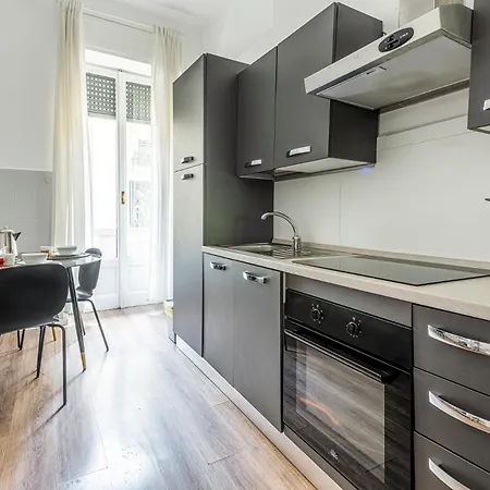 Luxury 4 Bedrooms Close To Duomo * Milão