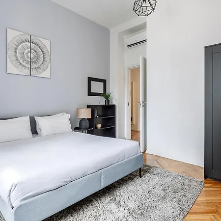 Apartamento Luxury 4 Bedrooms Close To Duomo Milão