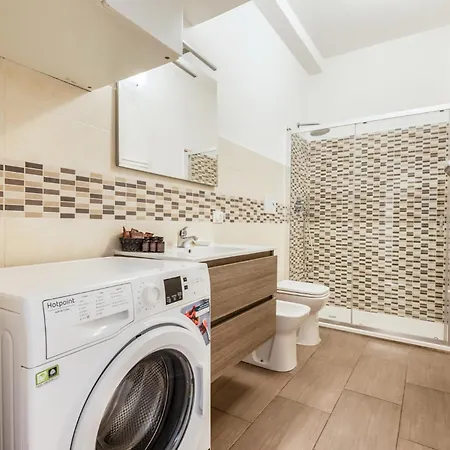 Stayeasy Fara12 - Station & Downtown Walking Distance ميلان