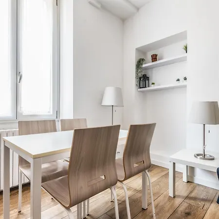 Stayeasy Fara12 - Station & Downtown Walking Distance