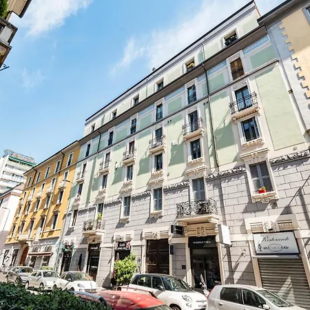 Stayeasy Fara12 - Station & Downtown Walking Distance ميلان