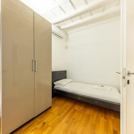 Spacious 3 Bedroom 2 Bathroom Near Metro Crocetta Center 米兰