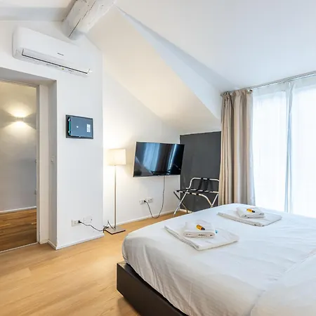 Spacious 3 Bedroom 2 Bathroom Near Metro Crocetta Center Apartament Mediolan
