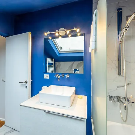 Spacious 3 Bedroom 2 Bathroom Near Metro Crocetta Center *