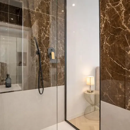 B And G San Babila- Luxury In The Heart Of - Design District