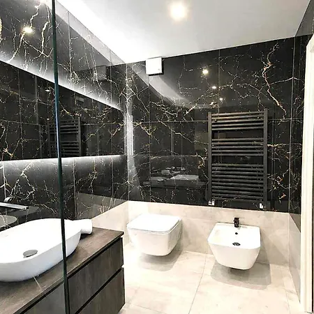 B And G San Babila- Luxury In The Heart Of - Design District Konukevi 3*