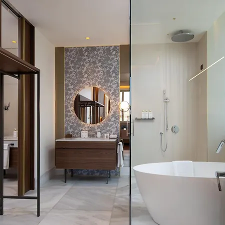 Palazzo Cordusio, A Gran Melia - The Leading Of The World