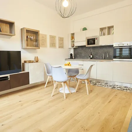 Urban Flats - Center *