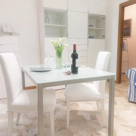 Floor Retreat Private Balconies Cityskyline Milan