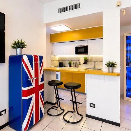 Stylish 8-bed Near Duomo Ideal For Groups Families With Terrace Garden Parking
