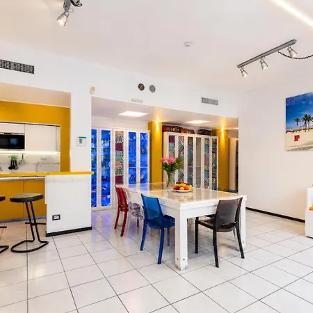 Σπίτι διακοπών Stylish 8-bed Near Duomo Ideal For Groups Families With Terrace Garden Parking