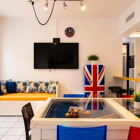 Stylish 8-bed Near Duomo Ideal For Groups Families With Terrace Garden Parking