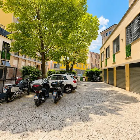 Ferienhaus Stylish 8-bed Near Duomo Ideal For Groups Families With Terrace Garden Parking