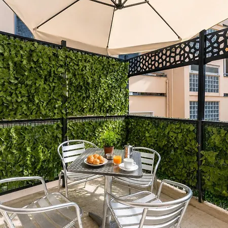 Stylish 8-bed Near Duomo Ideal For Groups Families With Terrace Garden Parking