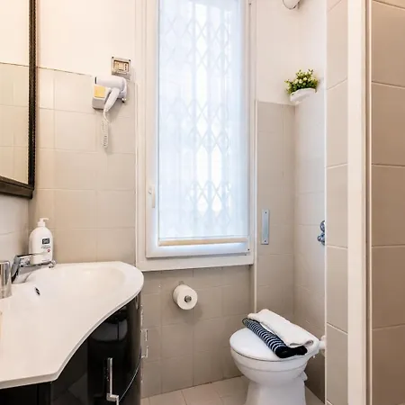Σπίτι διακοπών Stylish 8-bed Near Duomo Ideal For Groups Families With Terrace Garden Parking