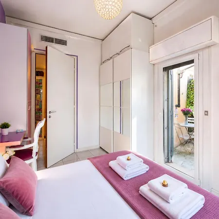 Stylish 8-bed Near Duomo Ideal For Groups Families With Terrace Garden Parking Mailand