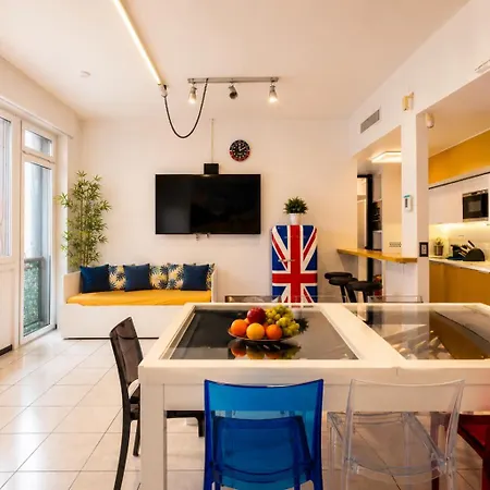 Stylish 8-bed Near Duomo Ideal For Groups Families With Terrace Garden Parking Mailand