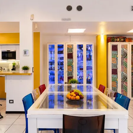 Ferienhaus Stylish 8-bed Near Duomo Ideal For Groups Families With Terrace Garden Parking Mailand