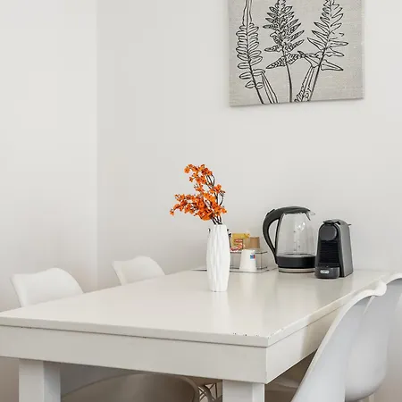 Scarlatti's Nest - Ideal For Travelers *