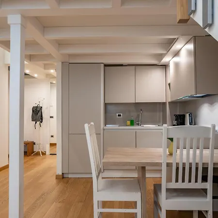 Garibaldi's Nest - Modern Loft In The Center شقة *