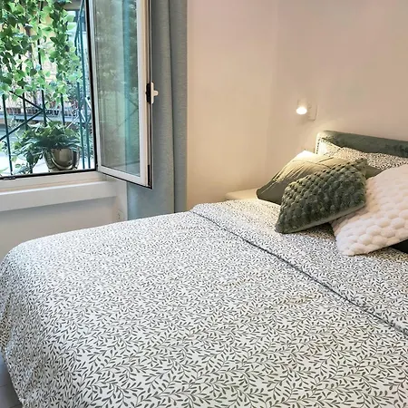 Isola Metro 20m Modern Balcony Arthome Appartamento