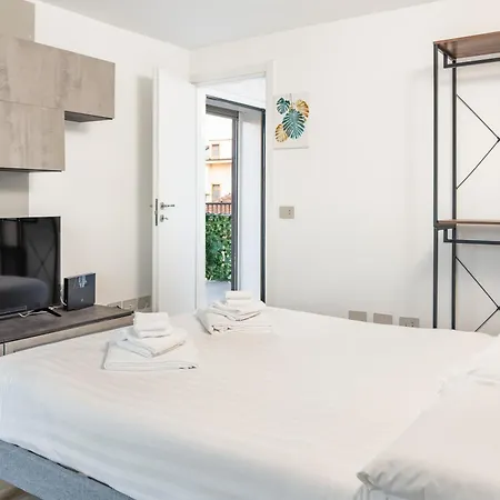 Sempione's Nest - In The Center, Close To Metro Apartament *