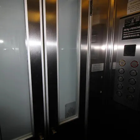 Apartamento Check-inganni, Sopra La Metropolitana Fianco Cdi *