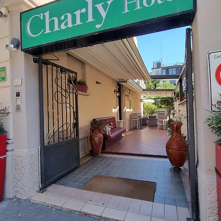 查理酒店