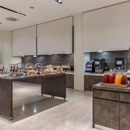 Hilton Garden North 4*